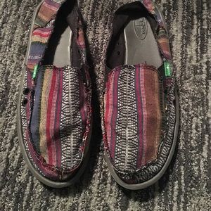 Sanuk Shoes size 9