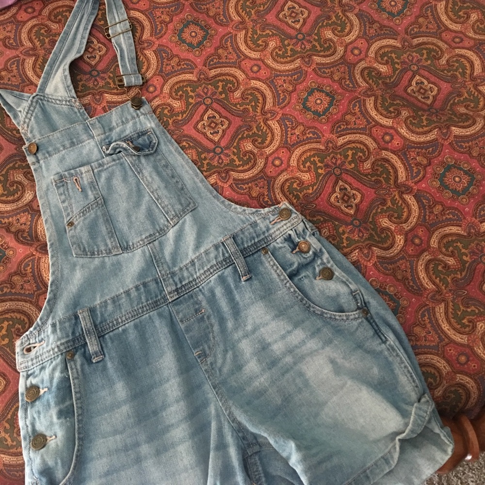 Short overalls