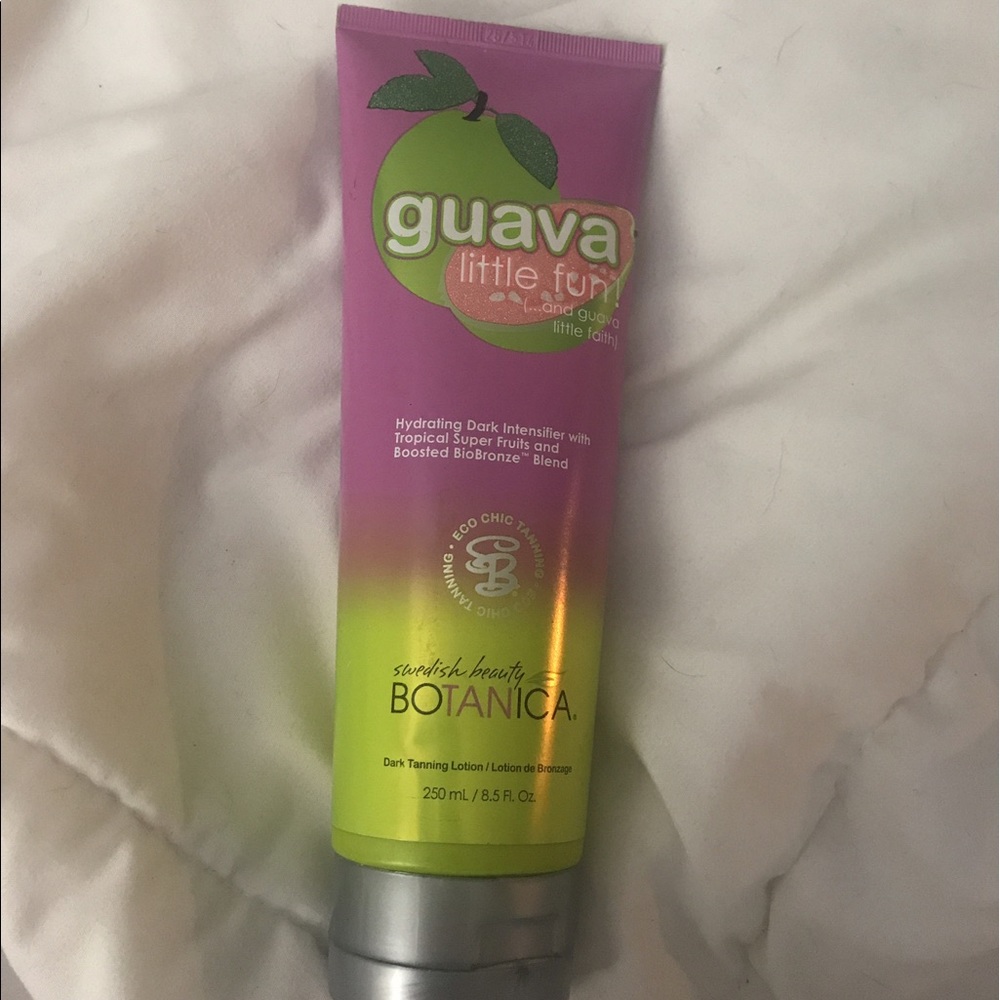 Dark tanning lotion