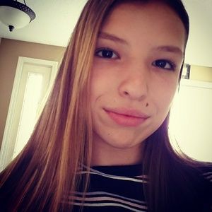 Meet your Posher, Caitlin