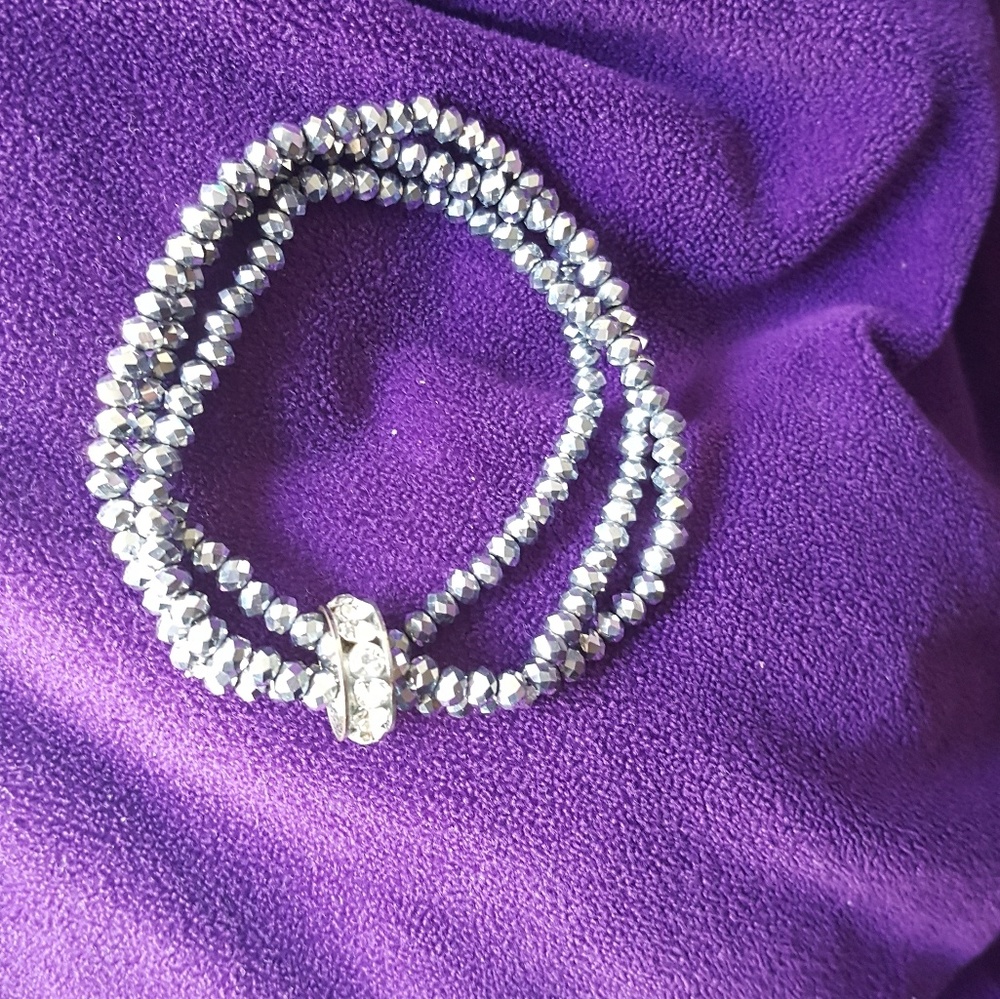 Elegant Silver colored stretch  bracelet