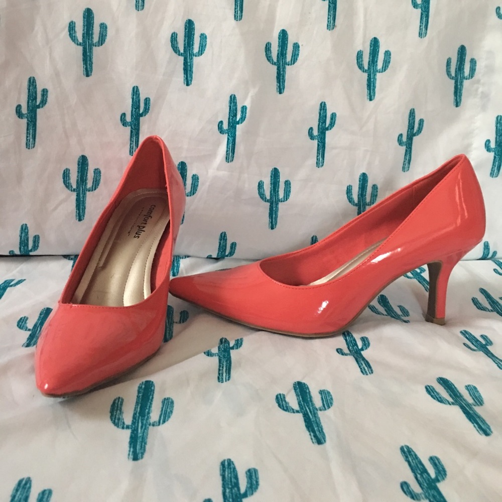 Coral colored size 6 high heels