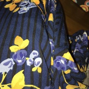 Carly m  nwt blue flowers