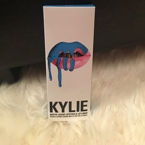 Kylie matte liquid lipstick & liner