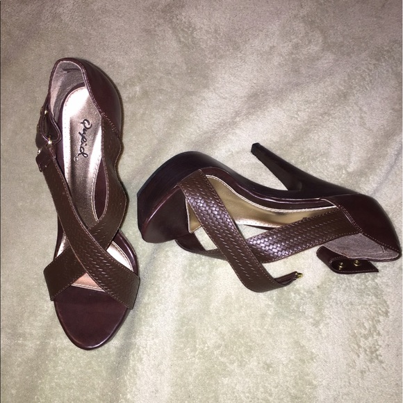 Brown heels - Picture 1 of 3