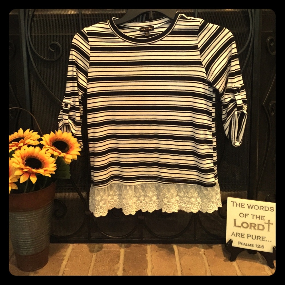 💋Stripes & Lace 3/4 Top💋