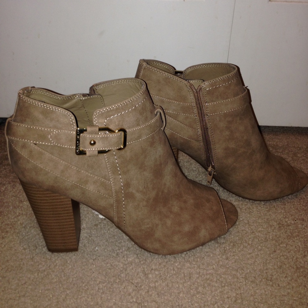 GUESS heeled booties