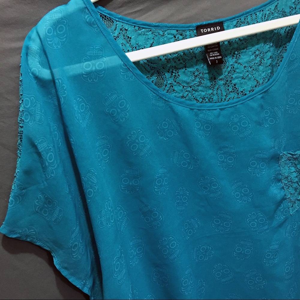 Torrid Teal Skull and Lace Back Top 2X EUC
