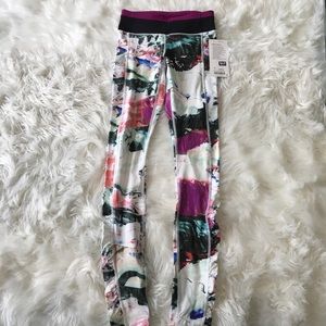 Lululemon Speed Tight III size 4 brand new graphic