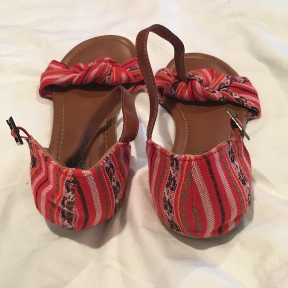 Fun summer sandals - Picture 2 of 2
