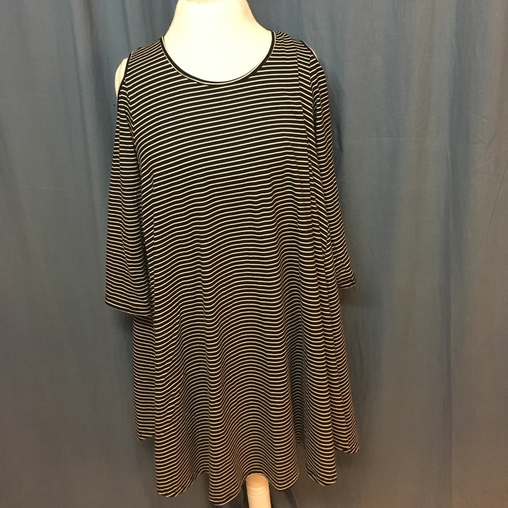 Cold shoulder cotton dress
