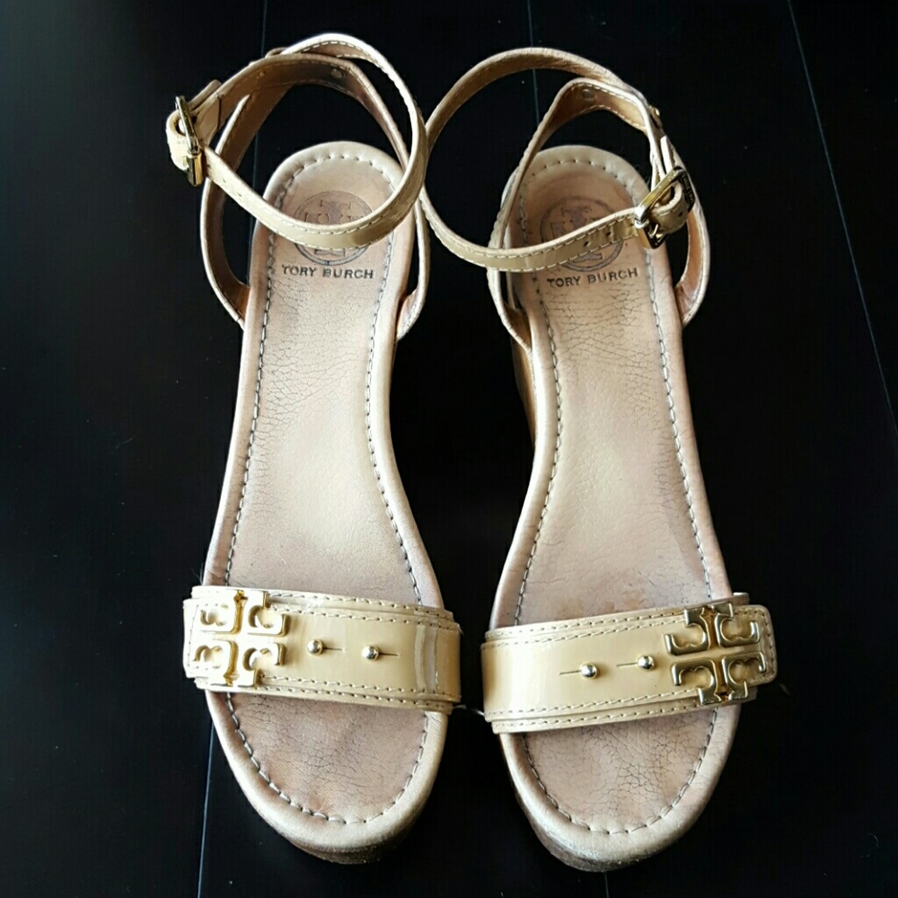 Tory burch patent leather tan beige size 8.5 wedge