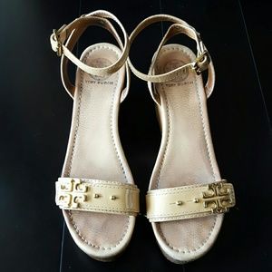 Tory burch patent leather tan beige size 8.5 wedge