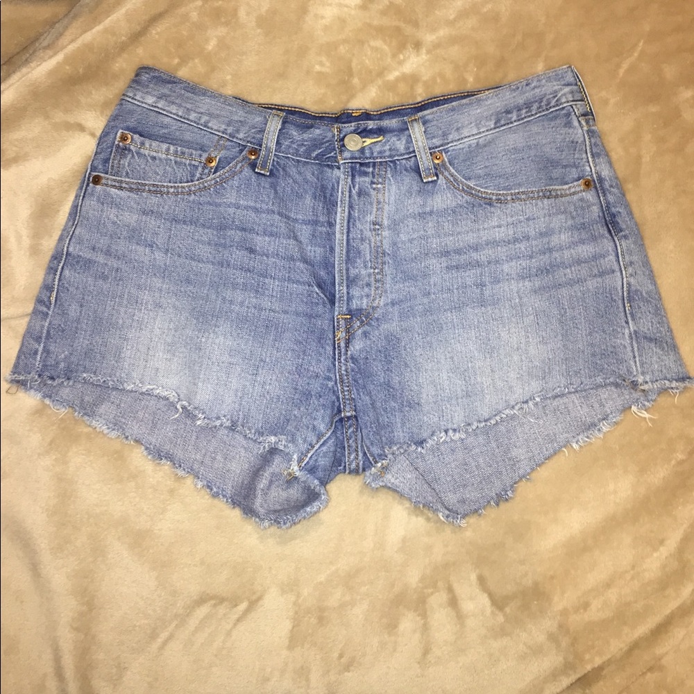 AUTHENTIC Levi's High Waisted Shorts