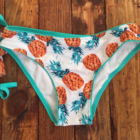 Pineapple 🍍 bikini - Picture 6 of 7