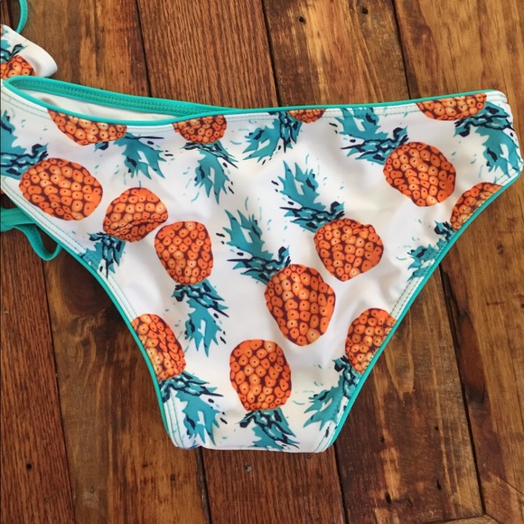 Pineapple 🍍 bikini - Picture 7 of 7