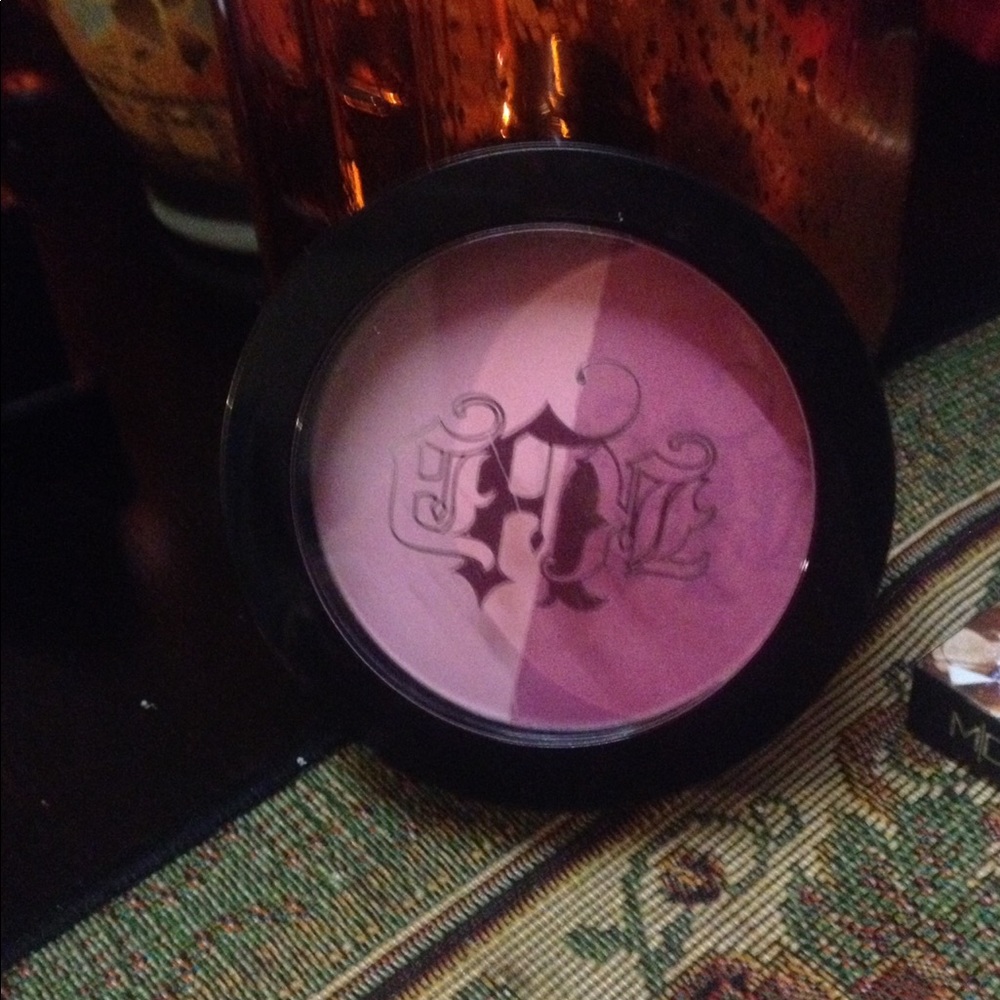 Kat Von D blush
