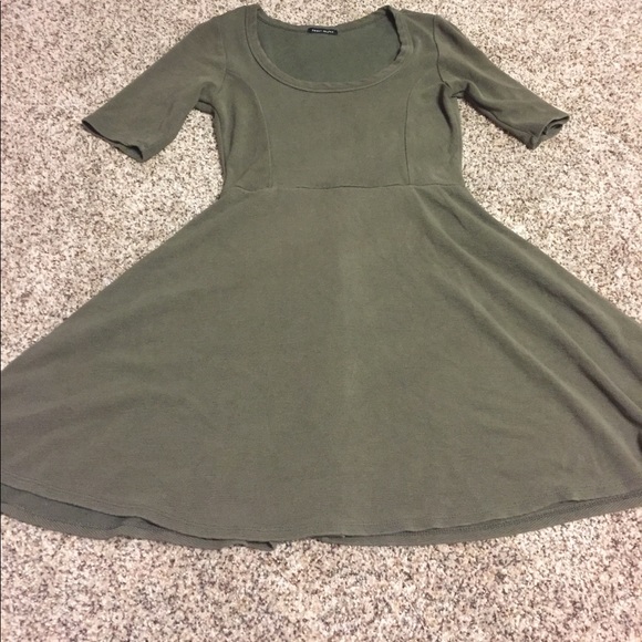 Green dress - Picture 1 of 2