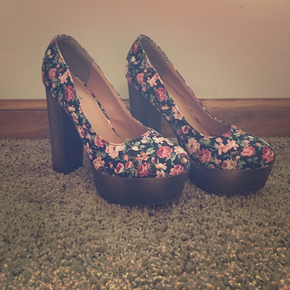 Wet seal platform heels in floral print