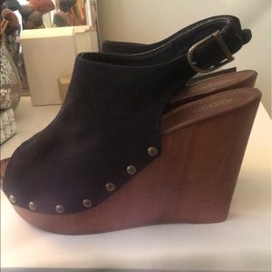 Black wedges