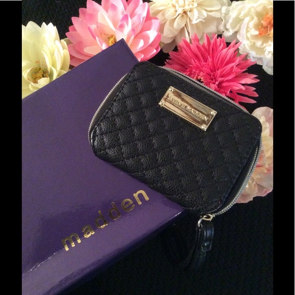 Steve Madden Handbags - 🌺Steve Madden Quilted Wallet-Wristlet/zippered