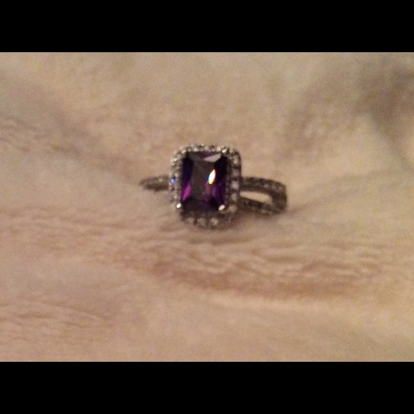 Amethyst and White Sapphire Ring - Picture 4 of 4