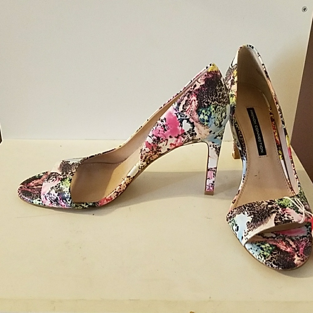 Beautiful Summer Fun Statement Heels - Picture 2 of 4