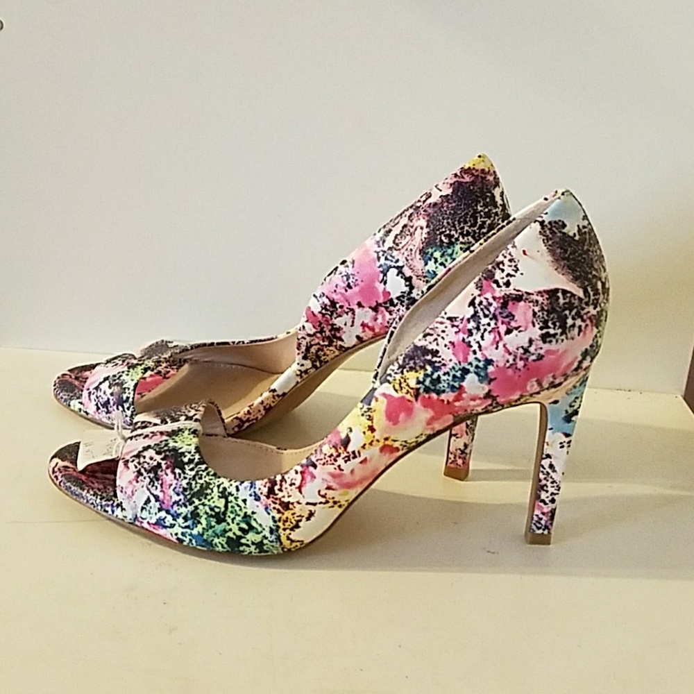 Beautiful Summer Fun Statement Heels - Picture 3 of 4