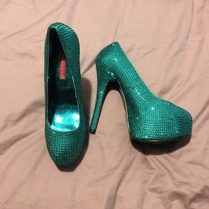 Size 7 Bordello pumps