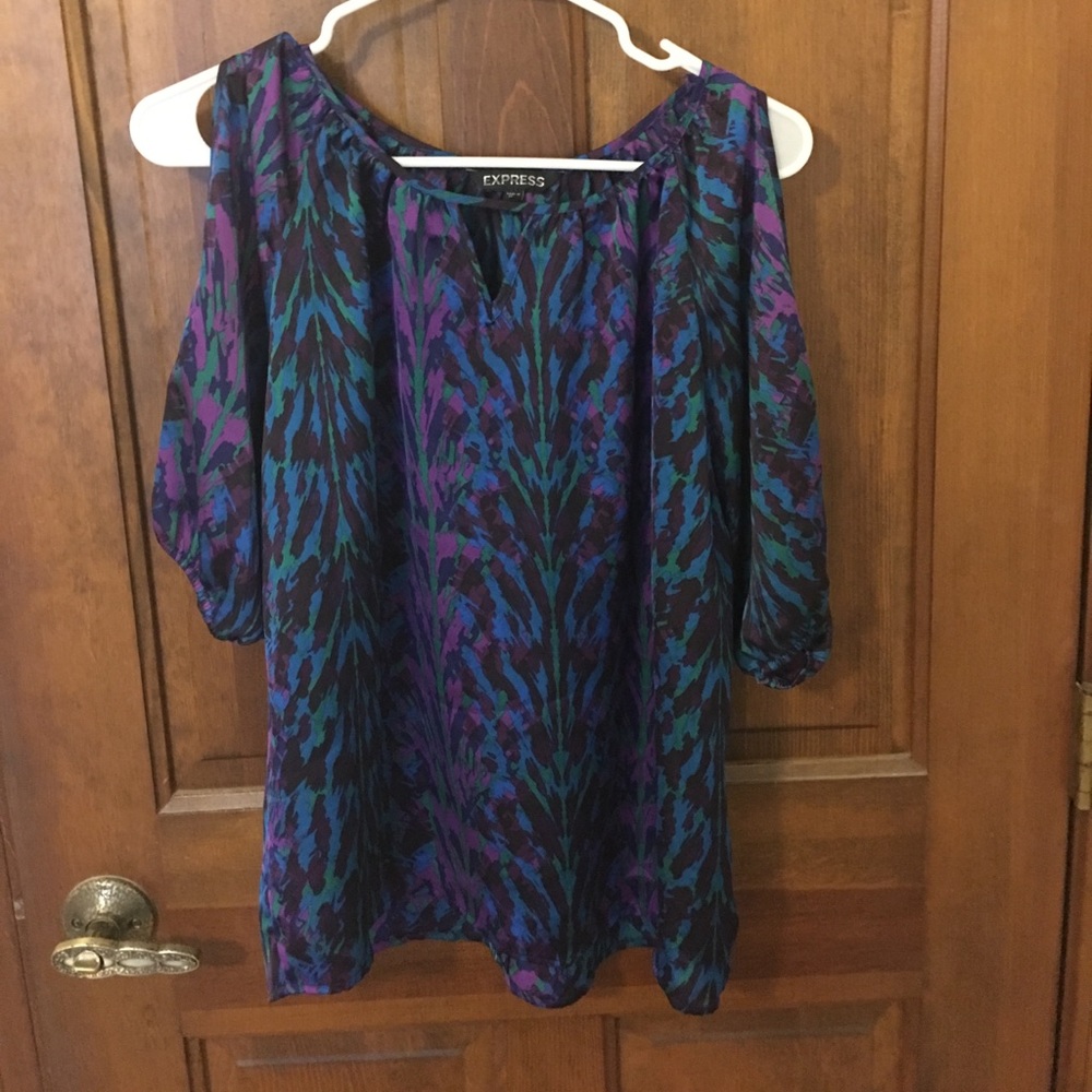 Express keyhole sleeve blouse
