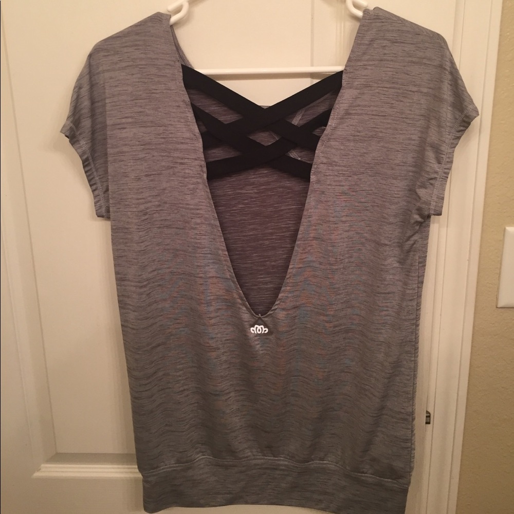 Crossed back t shirt💕