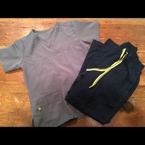 Wink scrub set size small