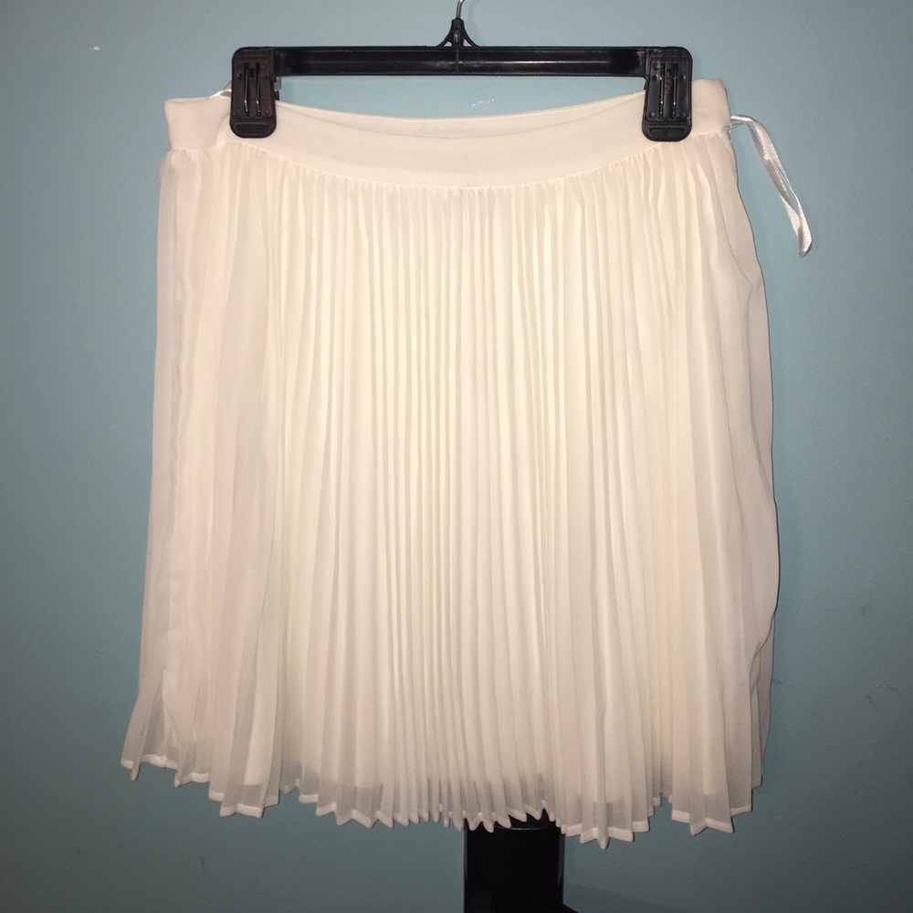 white skirt!