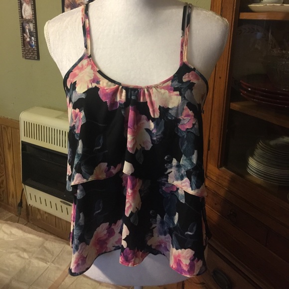 Forever 21 Tops - Forever 21 pretty pretty top. Sz S
