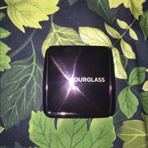 Hourglass Ambient Lighting powder Diffused Light