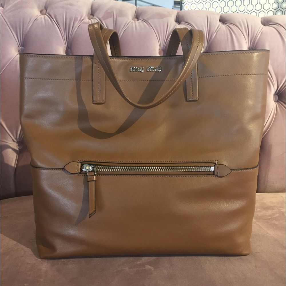 🆕Beautiful Miu Miu Camel Tote! 🐫