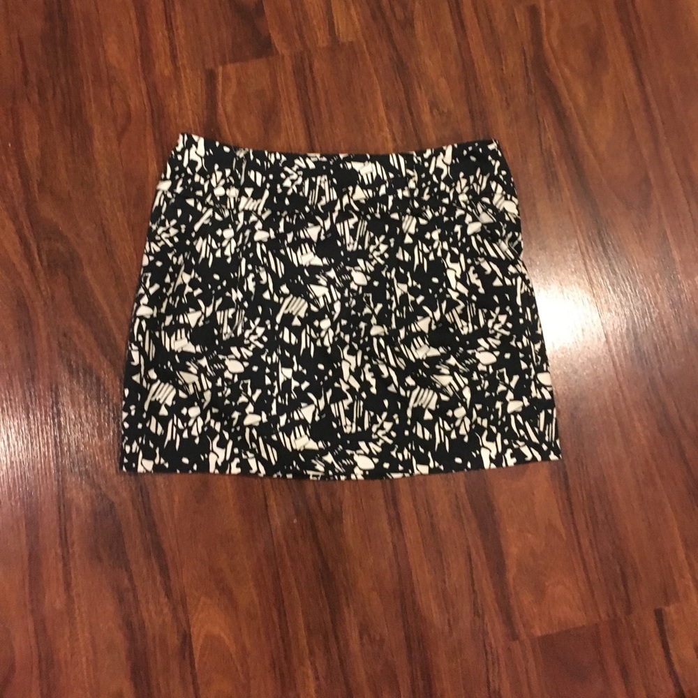 Forever 21 mini skirt in EUC - Picture 2 of 4