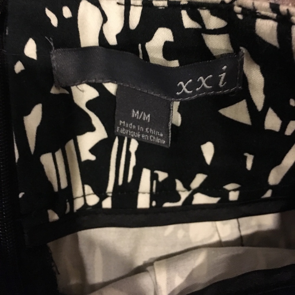 Forever 21 mini skirt in EUC - Picture 3 of 4