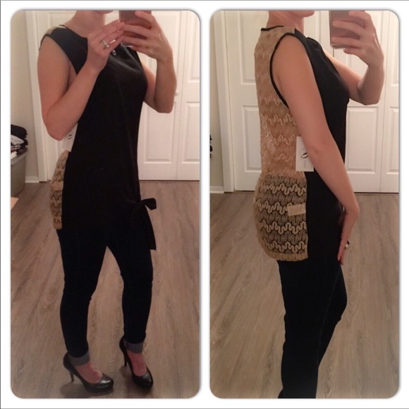 ‼️4 for $25‼️Black sleeveless blouse w bow and tan lace back - Picture 2 of 6