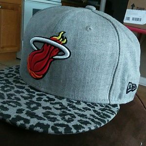 MIAMI HEAT FITTED CAP  758 size