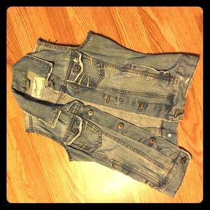 Denim distress sleeveless jacket