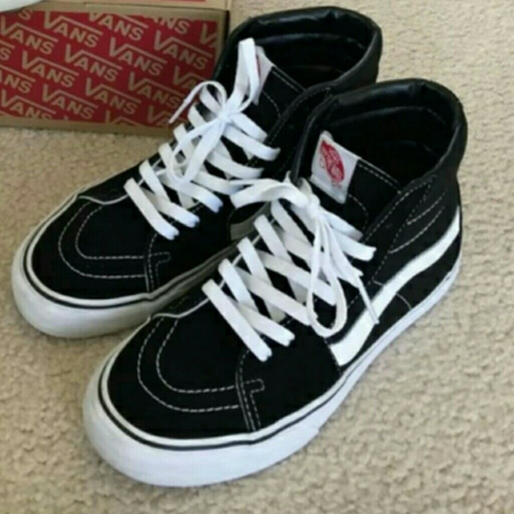 Black Sk8 Hi Vans