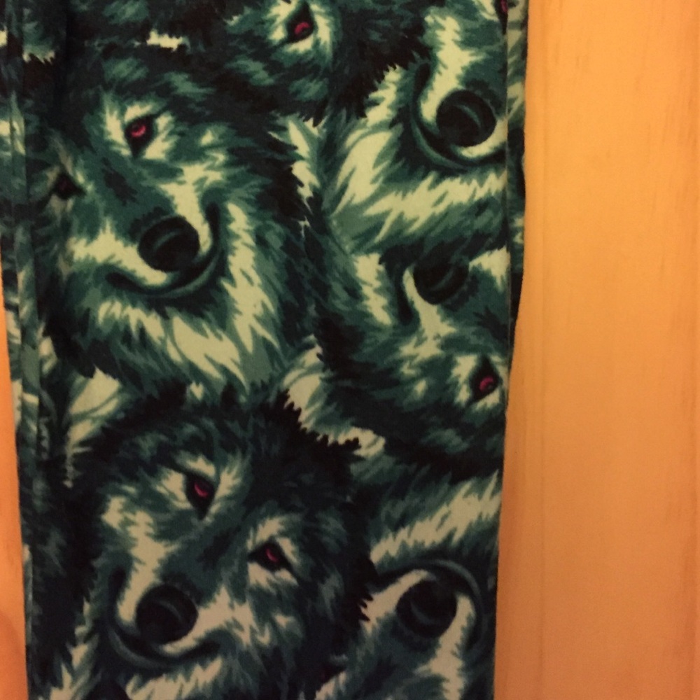 Lularoe wolf leggings green blk