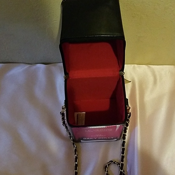 Novelty purse( pink nail polish shape) - Picture 6 of 7