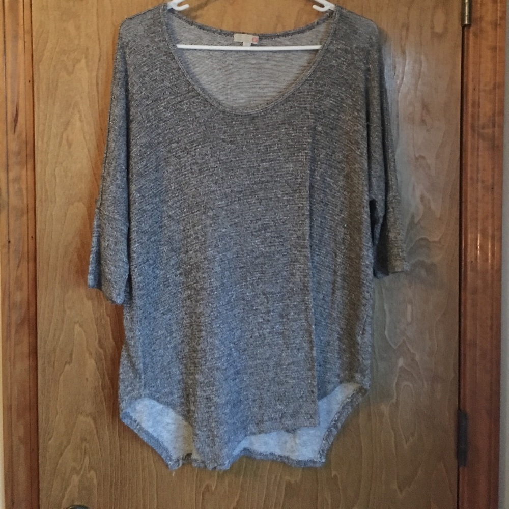 Scoop neck quarter sleeve