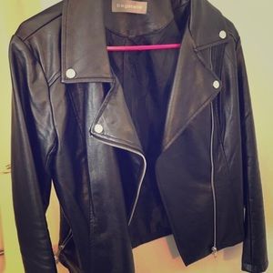 Cropped leather jacket