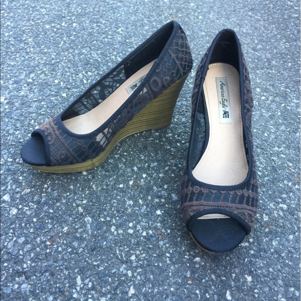 American Eagle brown & black wedges
