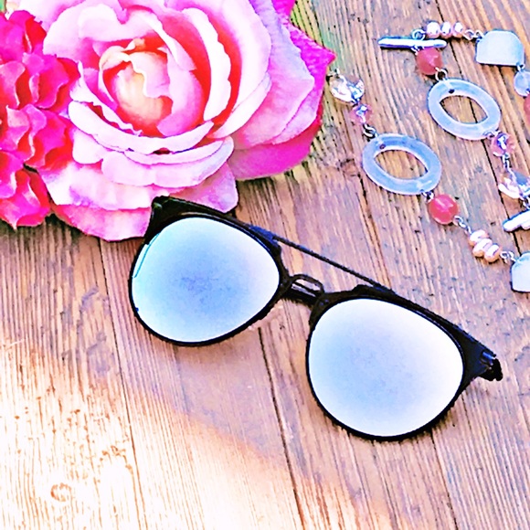 "Bad Girl" High Fashion Mirrored Aviators - Picture 4 of 4