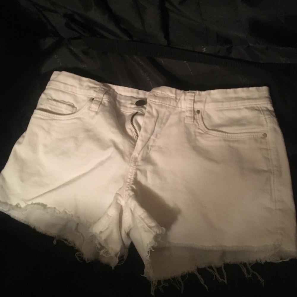 Size 27 fringe white jean shorts