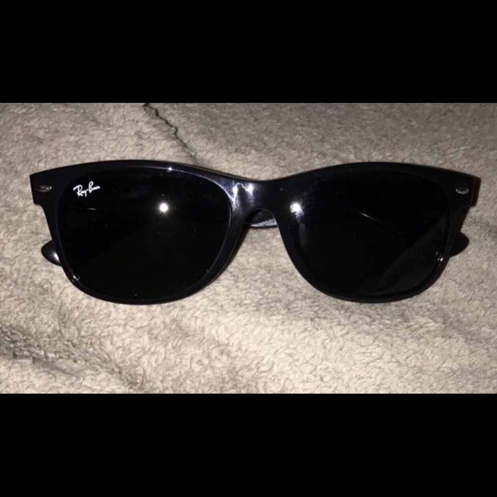 Classic Black Ray-Ban Wayfarer Sunglasses